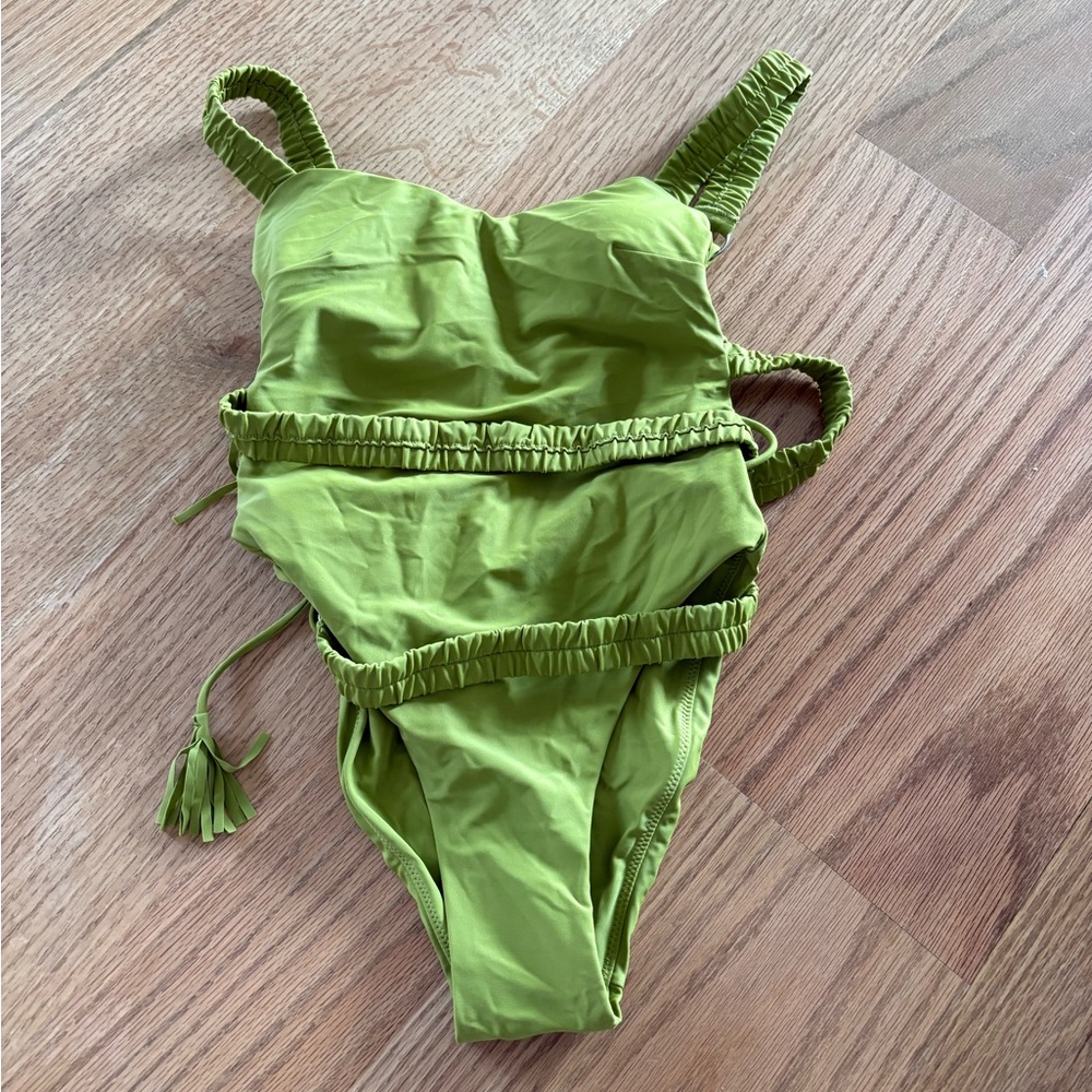 Andrea Iyanna’s one piece swim suit - Picture 3 of 9